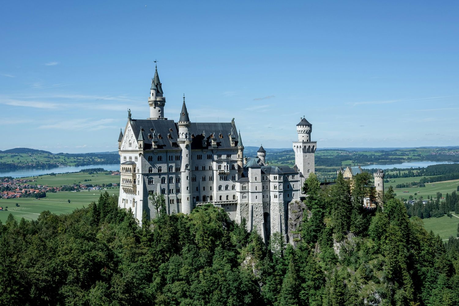 Read more about the article Neuschwanstein & Linderhof Castles: A Fairytale Day Trip from Munich