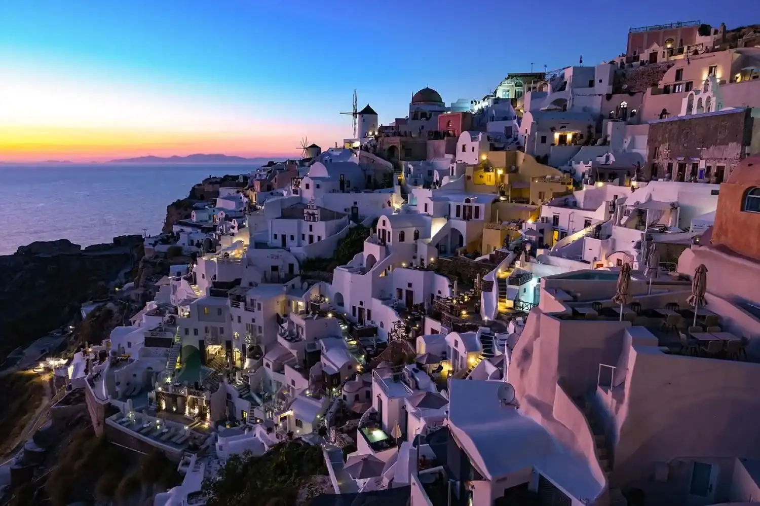 You are currently viewing SANTORINI TRAVEL GUIDE: WHERE THE SEA MELTS INTO THE SEA