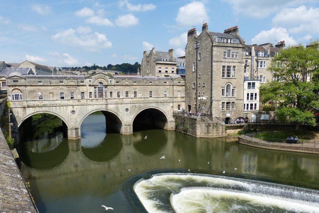 Pulteney Bridge and weir on the River Avon in Bath, Somerset, England