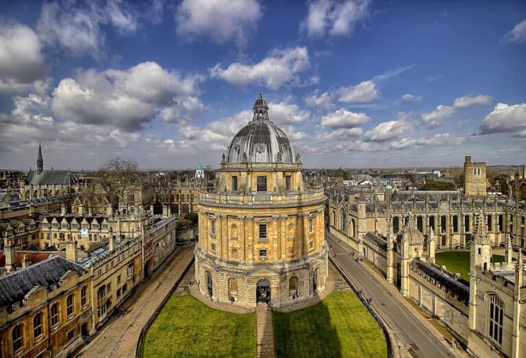 7 UK Weekend Breaks You Can Do Without a Car. Radcliffe Camera and Bodleian Library in Oxford city centre, England