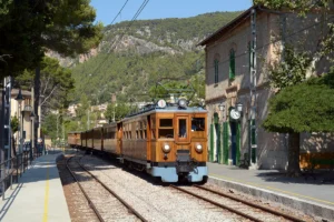 Read more about the article How to Navigate the Transport Hubs of the Balearic Islands