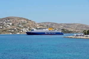Read more about the article Navigating the Transport Hubs of the Cyclades Islands