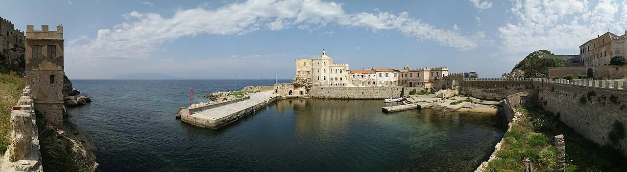 Read more about the article Logistics of Visiting the Remote Islands of the Tuscan Archipelago